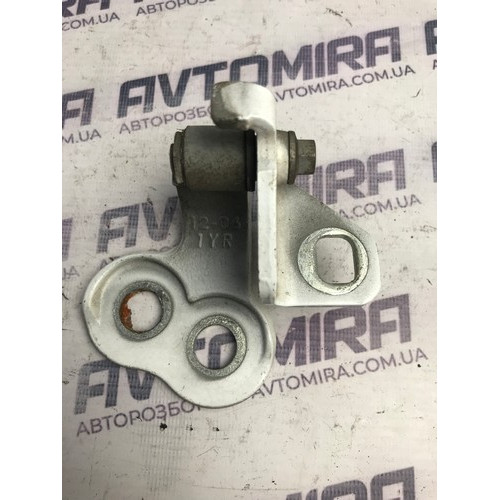 Петля двери передней правой нижняя Ford Focus 3 2011-2017 1781671